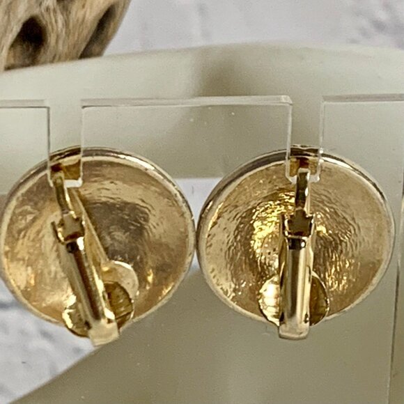 Vintage 80s Black Enamel Gold Tone Clip on Earrings - Picture 4 of 5